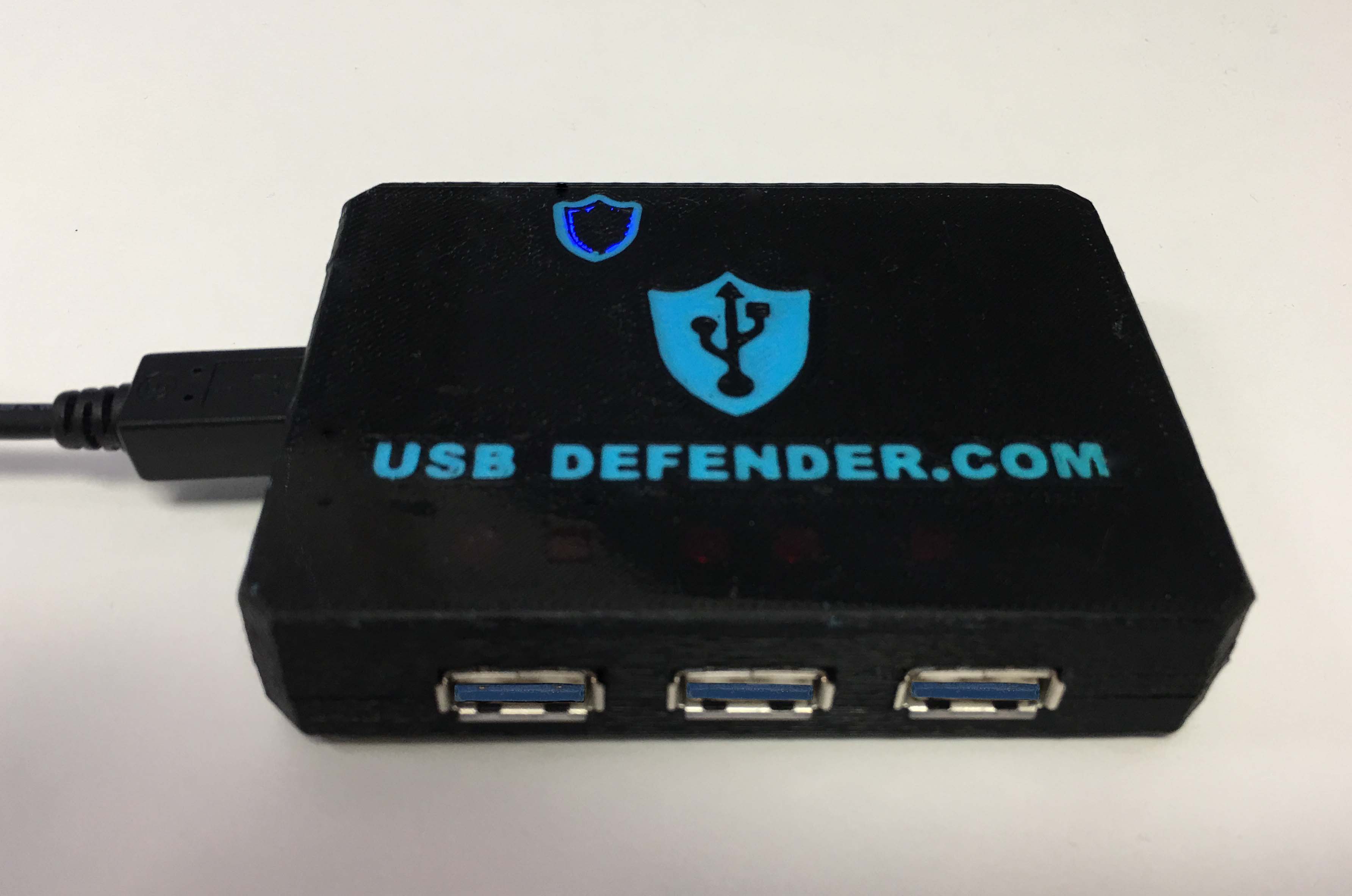 Defender com. Defender флешка. Юсби защитник. USB Hub Defender. USB com Defender.